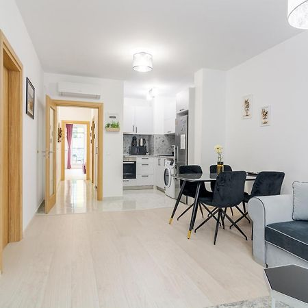 Paris Luxury Top Centre 2Bdr Apt W Work Desk And Wifi Near Nevsky Cathedral София Екстериор снимка