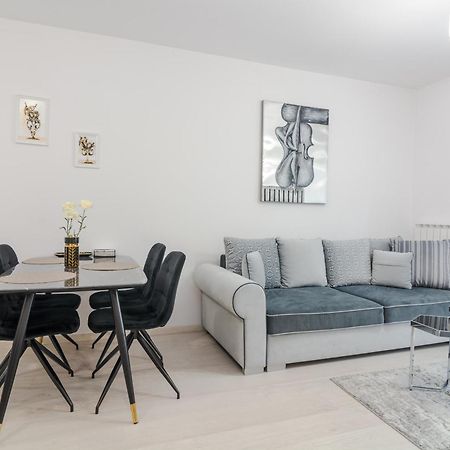 Paris Luxury Top Centre 2Bdr Apt W Work Desk And Wifi Near Nevsky Cathedral София Екстериор снимка